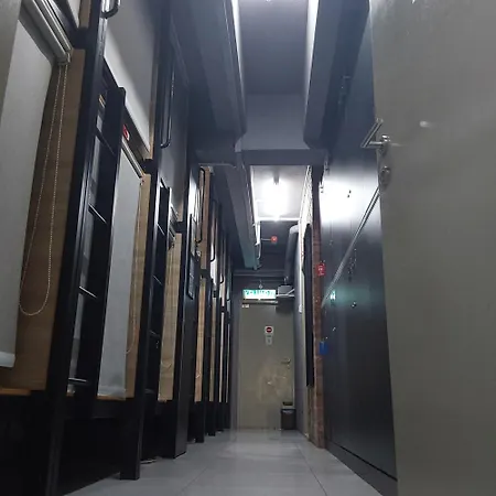 Bricks Backpackers Sleepbox-3